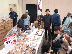 6　長野県産キノコ試食販売